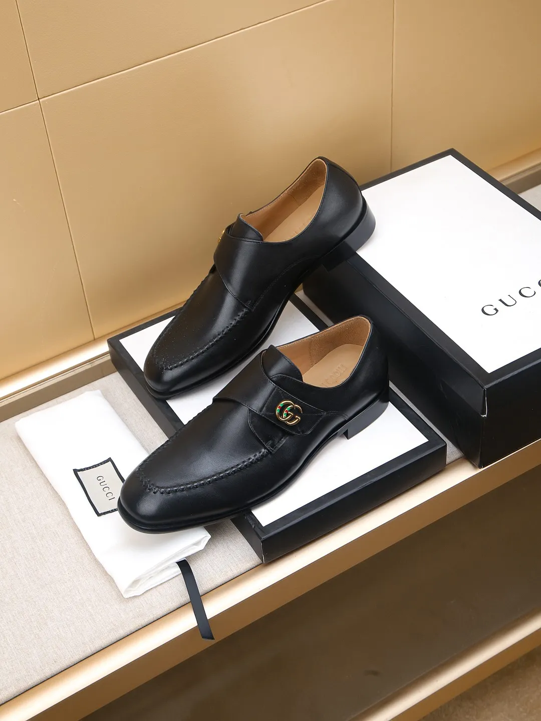 Men's men's shoes 💰460 🆘【GUCCI】Gucci ·🐂里· Hot-selling beanie shoes, top brand luxury, top quality, latest fashion beanie shoes.. The upper is made of original high mercerized smooth cow suede. (Full top layer water-dyed 🐂 leather and lining). The original stylish and stylish soft rubber wear-resistant and non-slip outsole is light and comfortable on the foot, available in 2 colors! Matching code: 39-44 (customized at 38.45.46.47)